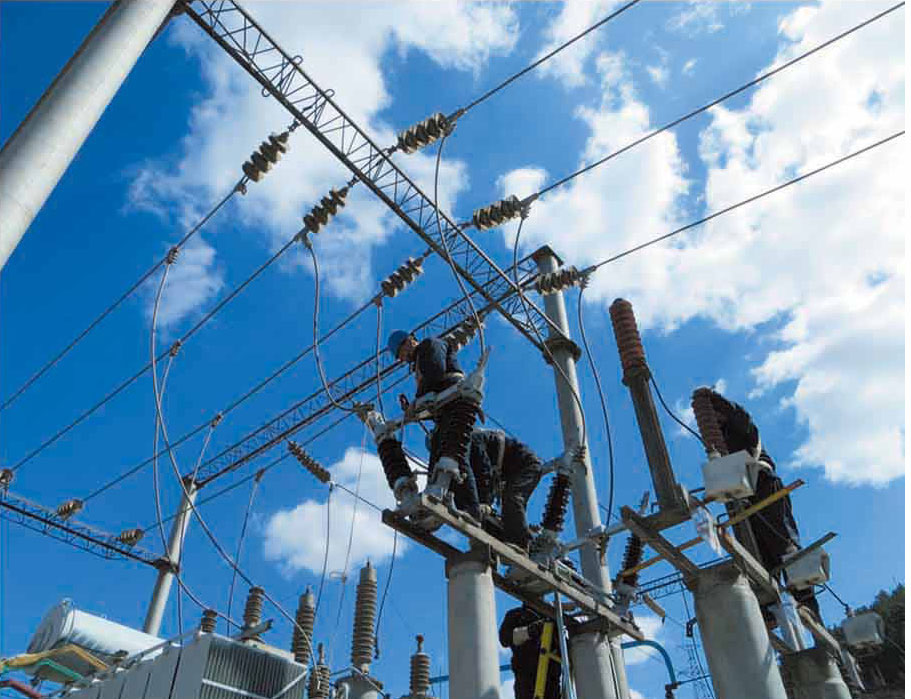 承德紀(jì)營(yíng)110KV變電站現(xiàn)場(chǎng)對(duì)35KV隔離開關(guān)拆卸工作